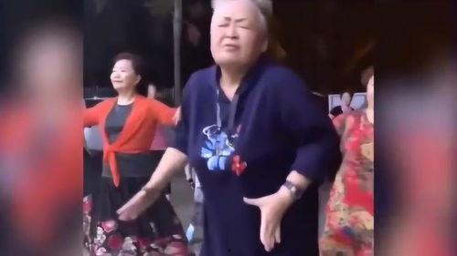 网红奶奶和大爷跳舞视频,甜蜜瞬间引网友热议
